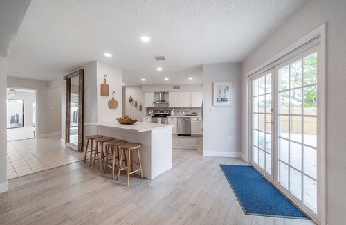 Largo House | 14295 Chamberlain Ave