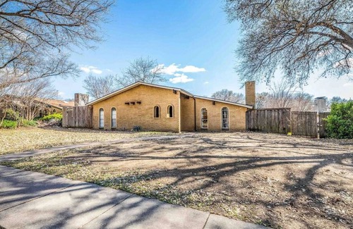 Plano House | 1436 Cross Bend Road Plano TX · Spacious Plano 4 Bedroom! Close to Golf & Nature!