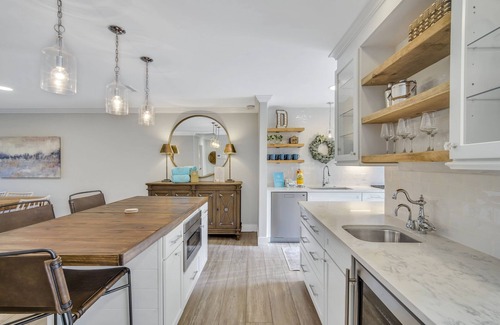 Baynard Oaks House | 145 Harbourwood: Updated villa in Sea Pines Resort on Hilton Head Island, ideal for golf lovers!