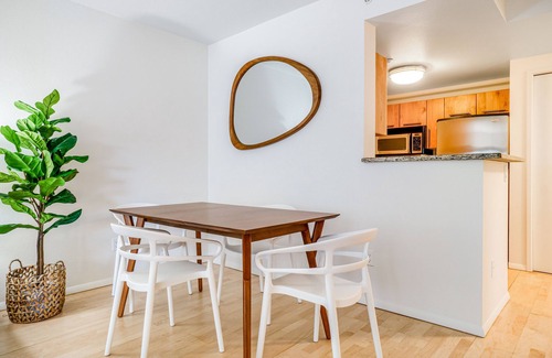 Downtown Seattle Condo | 14th Floor Condo with Wifi & Shared Pool and Hot Tub - Amazing Location