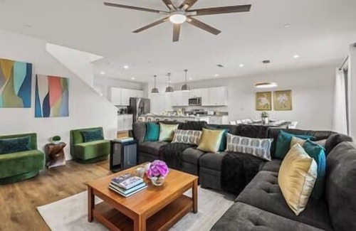 Coachella House | 15 Bed, Glow Gameroom, Putting green, Pool & BBQ