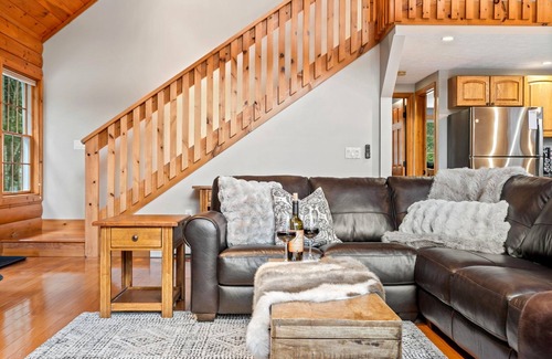 Bethel Ski Chalet | 15 Guest Chalet with Sauna and Hot Tub - Bunk Room - 4 minutes to Sunday River