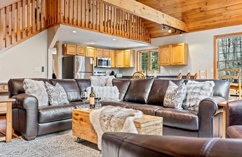 Bethel Ski Chalet | 15 Guest Chalet with Sauna and Hot Tub - Bunk Room - 4 minutes to Sunday River