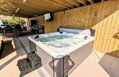 Gulfport House | 15 Individual Beds! Packed with Amenities! Perfect for a large group to Relax!