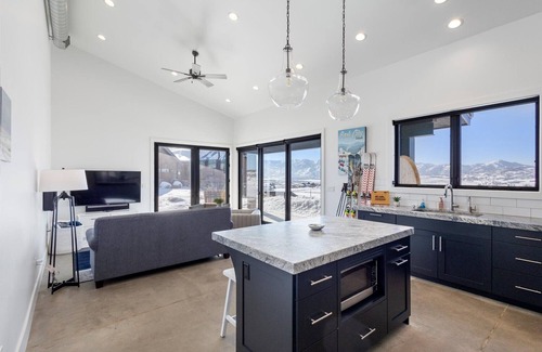 North Snyderville Basin Apartment | 15 Min from 3 Ski Resorts/Mountain Views/Sauna