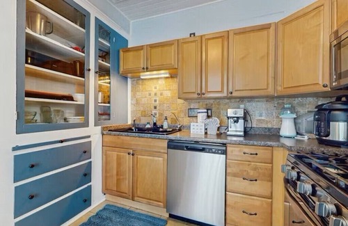 South Pensacola House | 15 MIN TO BEACH & Pet Friendly!