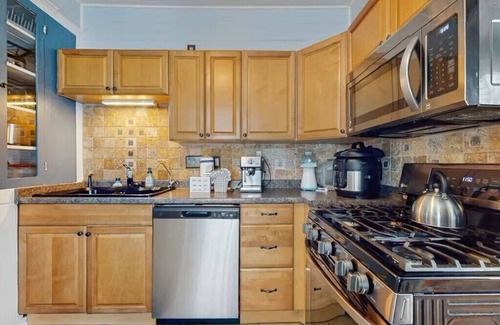 South Pensacola House | 15 MIN TO BEACH & Pet Friendly!