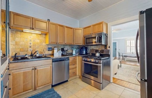 South Pensacola House | 15 MIN TO BEACH & Pet Friendly!