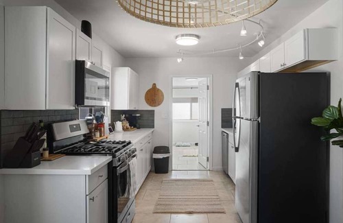 Yucca Valley House | 15 min to JT Park Hot Tub Cute Design Full Kitchen