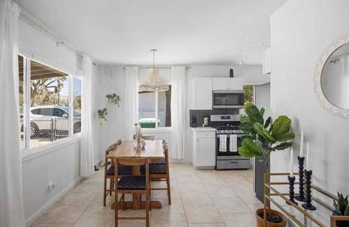 Yucca Valley House | 15 min to JT Park Hot Tub Cute Design Full Kitchen