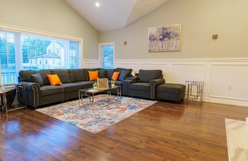 Aston House | 15 Minutes from PHL Airport - Cozy & Modern Rancher Style Home