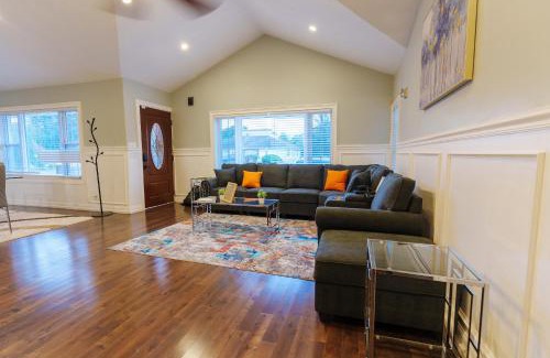 Aston House | 15 Minutes from PHL Airport - Cozy & Modern Rancher Style Home