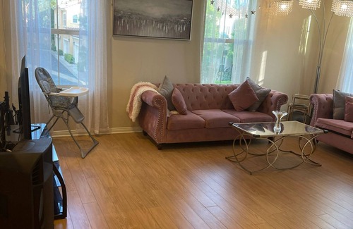Cypress Village House | 15 minutes to Disneyland and Laguna Beach! In the heart of Irvine