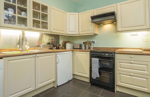 Fishguard Cottage | 15 Newport Road, Holiday Cottage Fishguard, Sleeps 5, 3 bedrooms, bathrooms
