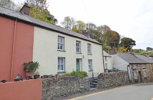 Fishguard Cottage | 15 Newport Road, Holiday Cottage Fishguard, Sleeps 5, 3 bedrooms, bathrooms