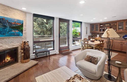 Aspen Condo | 15% Off for Fall Savings! Stay 3 Nights Now thru Nov 19