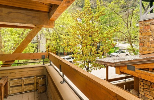 Aspen Condo | 15% Off for Fall Savings! Stay 3 Nights Now thru Nov 19
