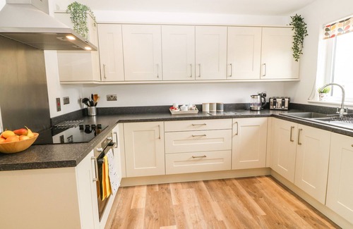 Brynteg House | 15 PARC DELFRYN, family friendly, with a garden in Benllech