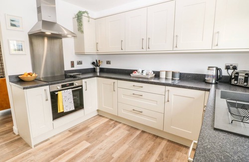 Brynteg House | 15 PARC DELFRYN, family friendly, with a garden in Benllech