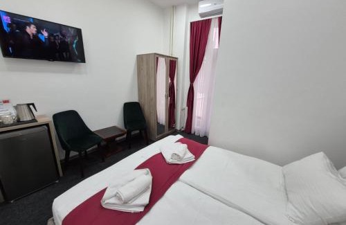 Stari Grad Apartment | 15 PERCENT OFF UNTIL 21ST OF DECEMBER - Authentic Belgrade Centre - 4 Luxury Suites in One Space, Paid Parking on-site, Mandatory Reservation