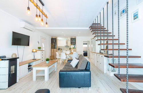 Empuriabrava Ski Chalet | 150-Beautiful canal house with pool and mooring-Empuriabrava-Empurialola