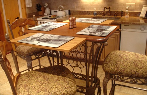 Vail Condo | 150/nt = Sept. 25 and Sept. 27-Oct. 2. Vail Village location w free parking.