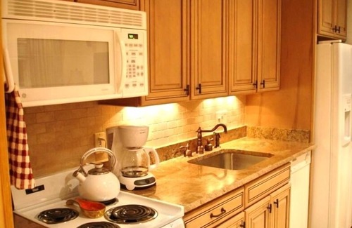 Vail Condo | 150/nt = Sept. 25 and Sept. 27-Oct. 2. Vail Village location w free parking.