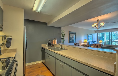 Keystone Condo | 1500sf ft-GREAT VIEWS-HotTub/Elevator/Free shuttle/Keystone Lodge Spa access