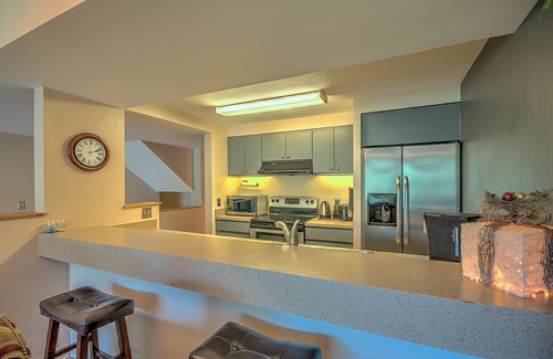 Keystone Condo | 1500sf ft-GREAT VIEWS-HotTub/Elevator/Free shuttle/Keystone Lodge Spa access