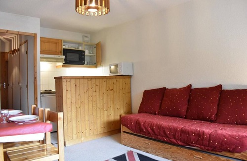 Meribel Centre Apartment | 150m from ski slopes, 2nd floor, view mountain, balcony, 24m², Méribel