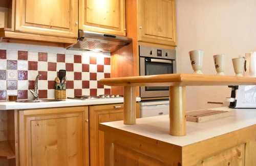 Meribel Centre Apartment | 150m from ski slopes, 2nd floor, 37m², Méribel