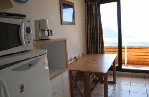 Eclose-Est Apartment | 150m from ski slopes, 4th floor, balcony, tv, ski locker, 23m², Alpe d'Huez