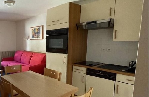 Eaux-Bonnes Apartment | 150m from ski slopes, 2nd floor, view resort, fitness, swimming pool, sauna, tv, ski locker, 29m²