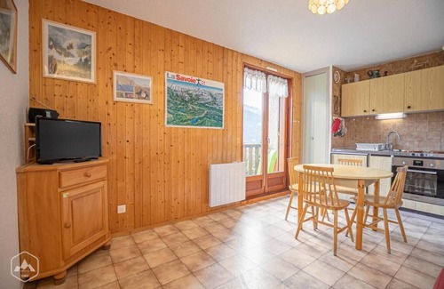 Aussois Apartment | 150m from ski slopes, 1st floor, balcony, tv, ski locker, 29m², Aussois