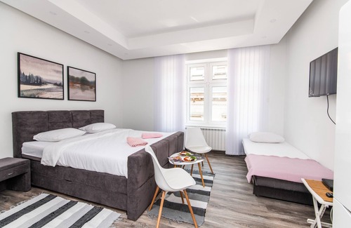 Old Town Apartment | 150sqm Apartment with 4 units! GREAT FOR GROUPS
