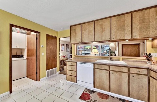 South Lake Tahoe Cabin | 1510 Wildwood, Sitzmark 4
