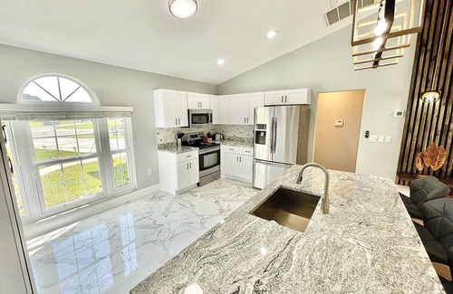 Briargrove House | 157 - SPACIOUS, BEAUTIFUL, ELEGANT, NEW DECOR, WORK SPACE, EASY ACCESS TO PARKS