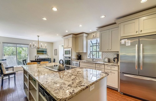 South Beach Villa | 1581 Lagoon Villa ~ Beautiful Coastal Getaway in South Beach Marina Area!