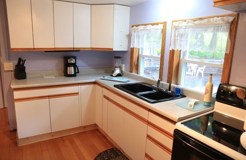 Old Orchard Beach Cottage | 15A Great Location! 5 min Walk to Beach/Pier-Cottage Sleeps 6;12 w/back unit