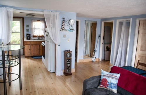 Old Orchard Beach Cottage | 15B Great Location! Walk to Beach/Pier in 5 min-Cottage Sleeps 6;12 w/front unit