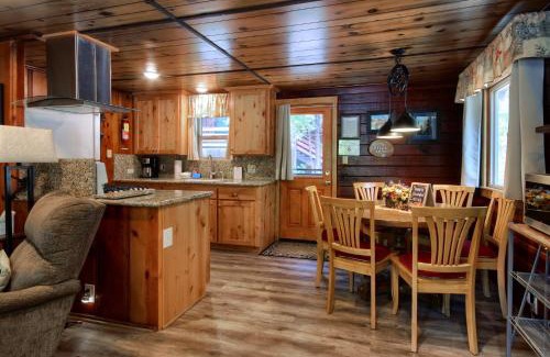 North Wawona Ski Chalet | 16 Chipmunks Holiday