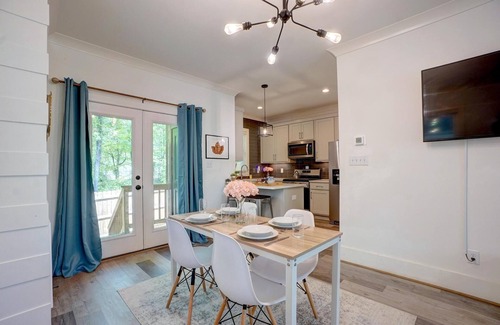 Durham House | 16 Guests~Private Drive~Fenced~Pets~Near NCCU/Duke