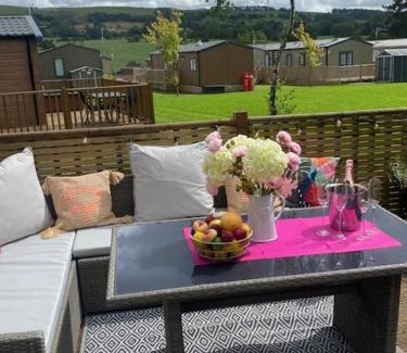 Fence Resort | 16 Lake View, Pendle View Holiday Park, Clitheroe