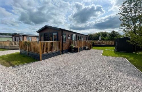 Fence Resort | 16 Lake View, Pendle View Holiday Park, Clitheroe
