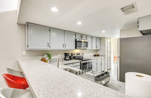 Paradise Valley Village House | 16 Mi to Dtwn Phoenix: Home w/Patio & Fireplace!