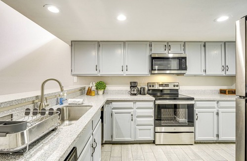Paradise Valley Village House | 16 Mi to Dtwn Phoenix: Home w/Patio & Fireplace!