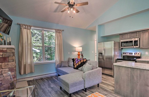 Brodheadsville Cottage | 16 Mi to Ski Slopes! Creekside Poconos Cottage