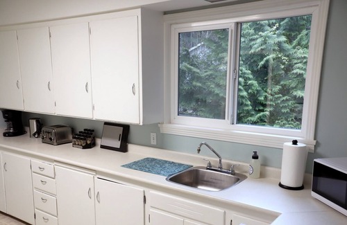Brentwood Bay House | #161 Brentwood- 3 Bedroom House. Beautiful Ocean View