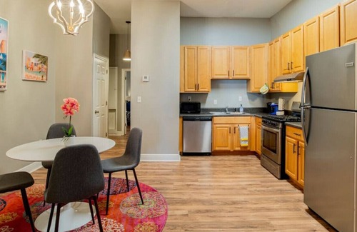 Central Business District Apartment | 161 State St Unit B (Upstairs ) · Downtown Superstar Duo! 2 bed + 2 bath! 1100SQ FT
