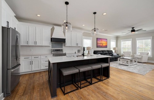 Winchester House | 162 Barefoot · Community Pool & Lake Access on Tims Ford
